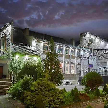 Dukat Hotel Horyniec Exterior foto